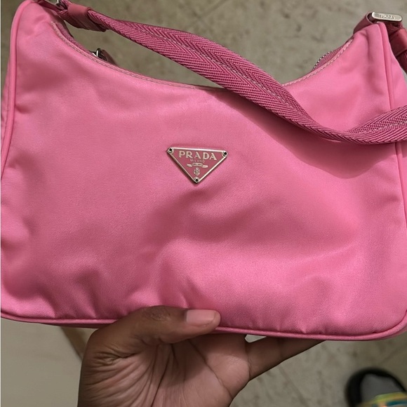 Reselling this Prada purse I bought  on here an I couldn’t return it - Picture 4 of 5